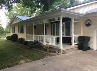 2940 Country Acres Dr, Danville, IA 52623