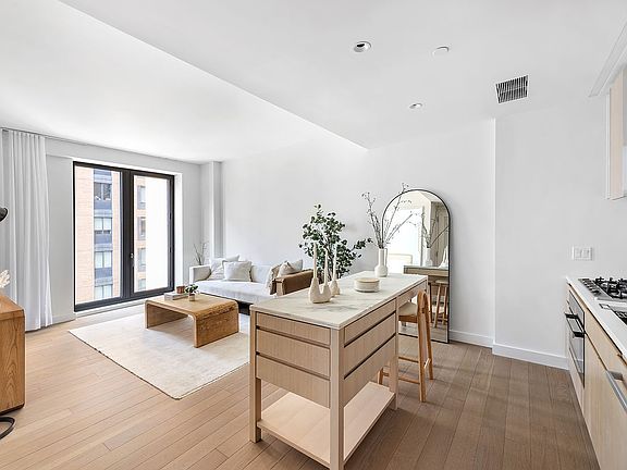 2nd image of 500 W 45th St Unit 501