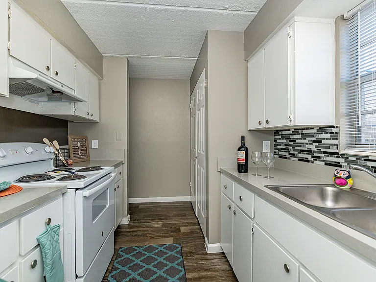 Seaside Apartments — Photo 10