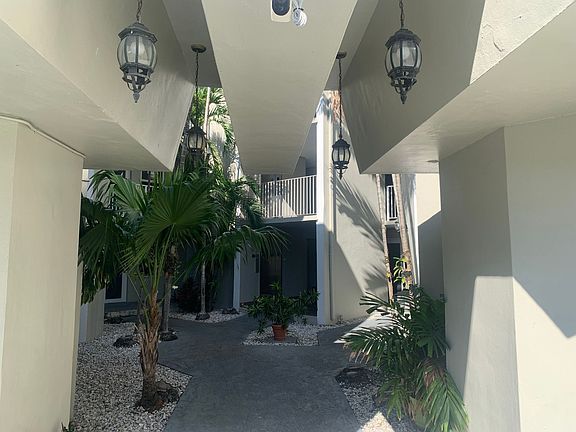 5th image of 1065 94th St APT 302