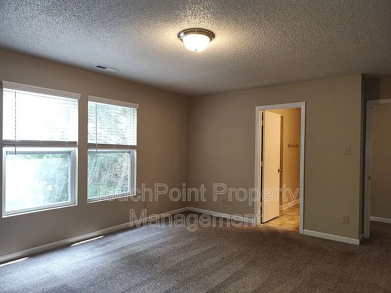 2038 Dunsmore Ln — Photo 16