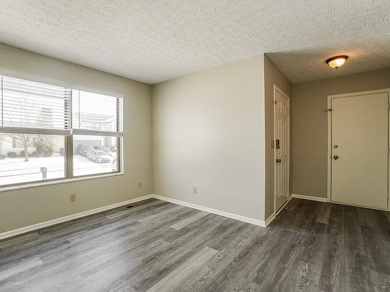 2719 Raphael Dr — Photo 7