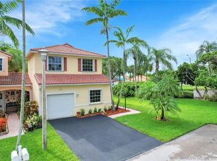 812 NW 173rd Ter, Pembroke Pines, FL 33029