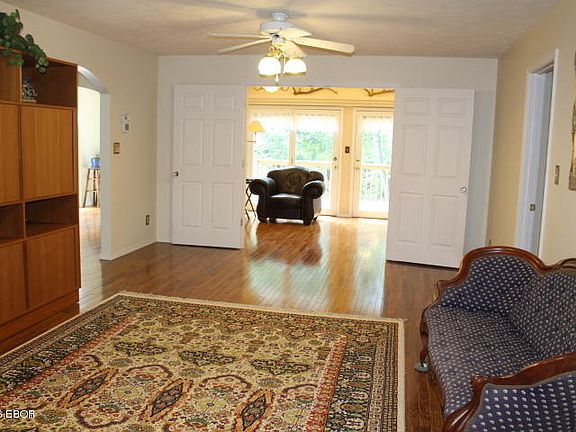 4th image of 801 Executive Ln
