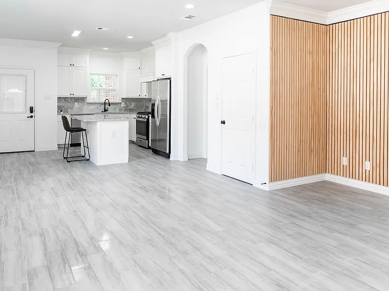 107 Pinkston St — Photo 4