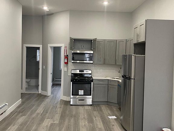 2nd image of 372 Forrest St #1A