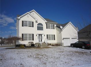 2704 Colonial Dr, New Windsor, NY 12553