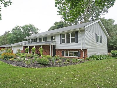 119 Wolf Dr, Dousman, WI, 53118
