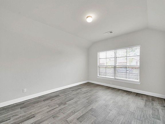 3rd image of 3804 Bennett Trl