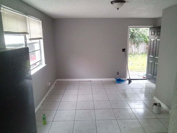 3rd image of 1813 W 6th St APT 3