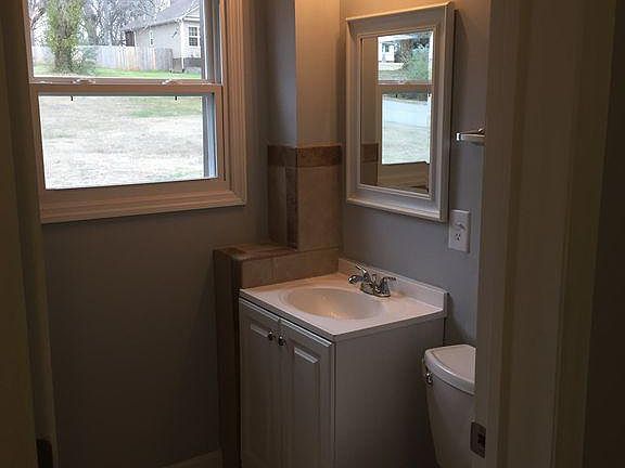 Bathroom with Tub/ Shower Combo