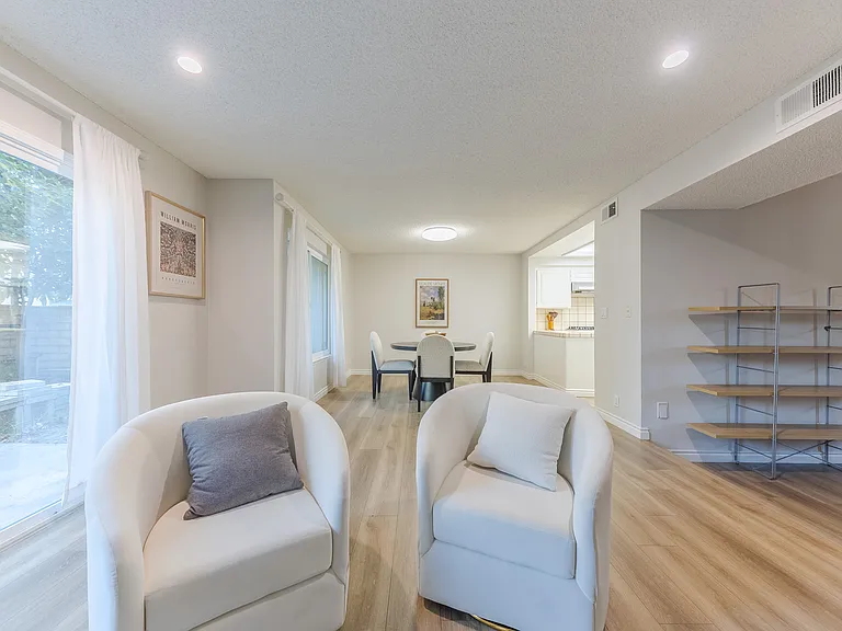 409 Genoa St — Photo 11