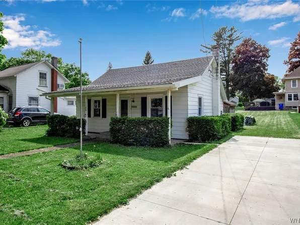 1106 Elm St, Medina, NY 14103