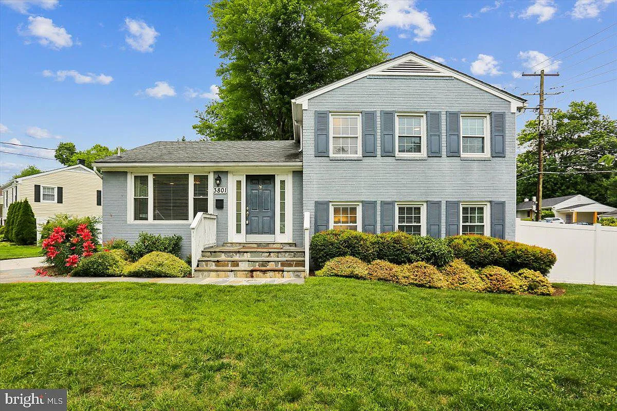 4 bed, 2.5 bath, 2128 sqft, $3,900 — Photo 1