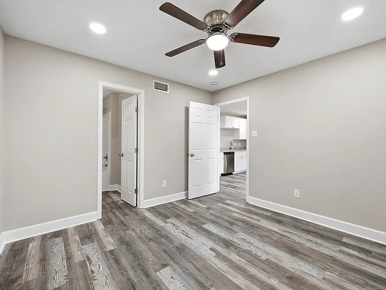 707 Vassar Ct — Photo 17