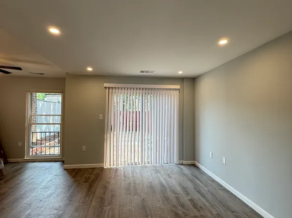 238 N Stevenson Sq, Alexandria, VA 22304