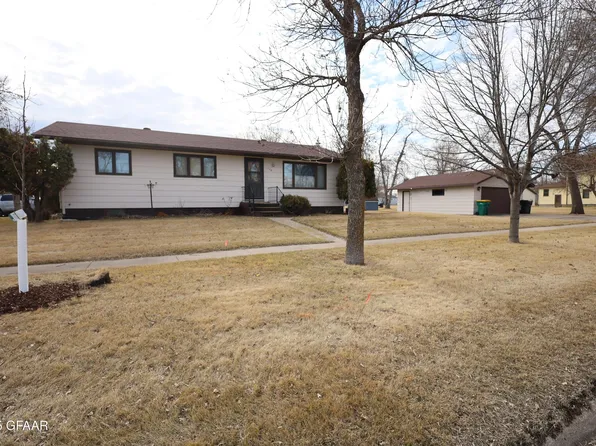 611 1st Ave, Reynolds, ND 58275