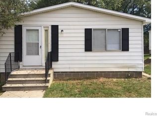 58 Shotwell Ave, White Lake, MI 48386
