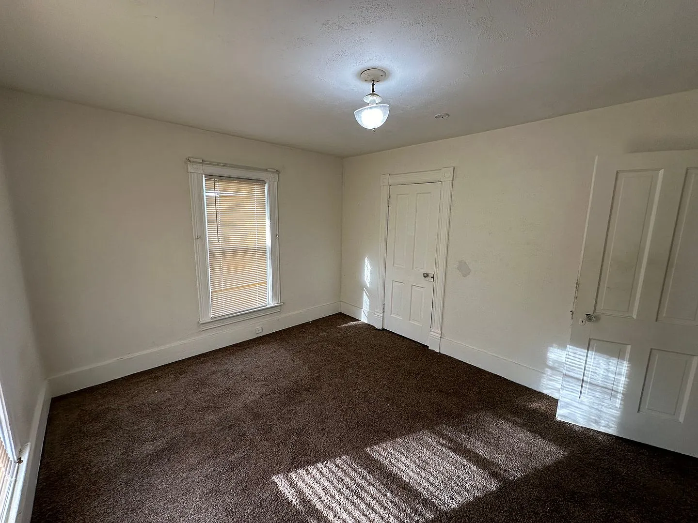 $1600 - 3 Bedroom 1 Bathroom home in Morningside — Photo 3