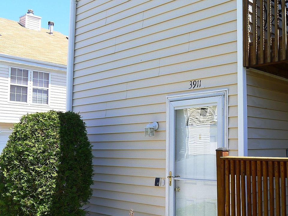 Entrance to end unit