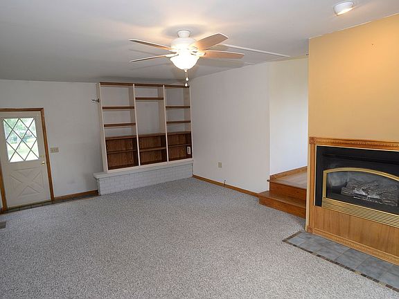 3rd image of 14 Earl Lynn Ct