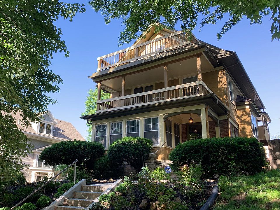 Exterior view. Studio apartment is the top floor unit with the open deck.
