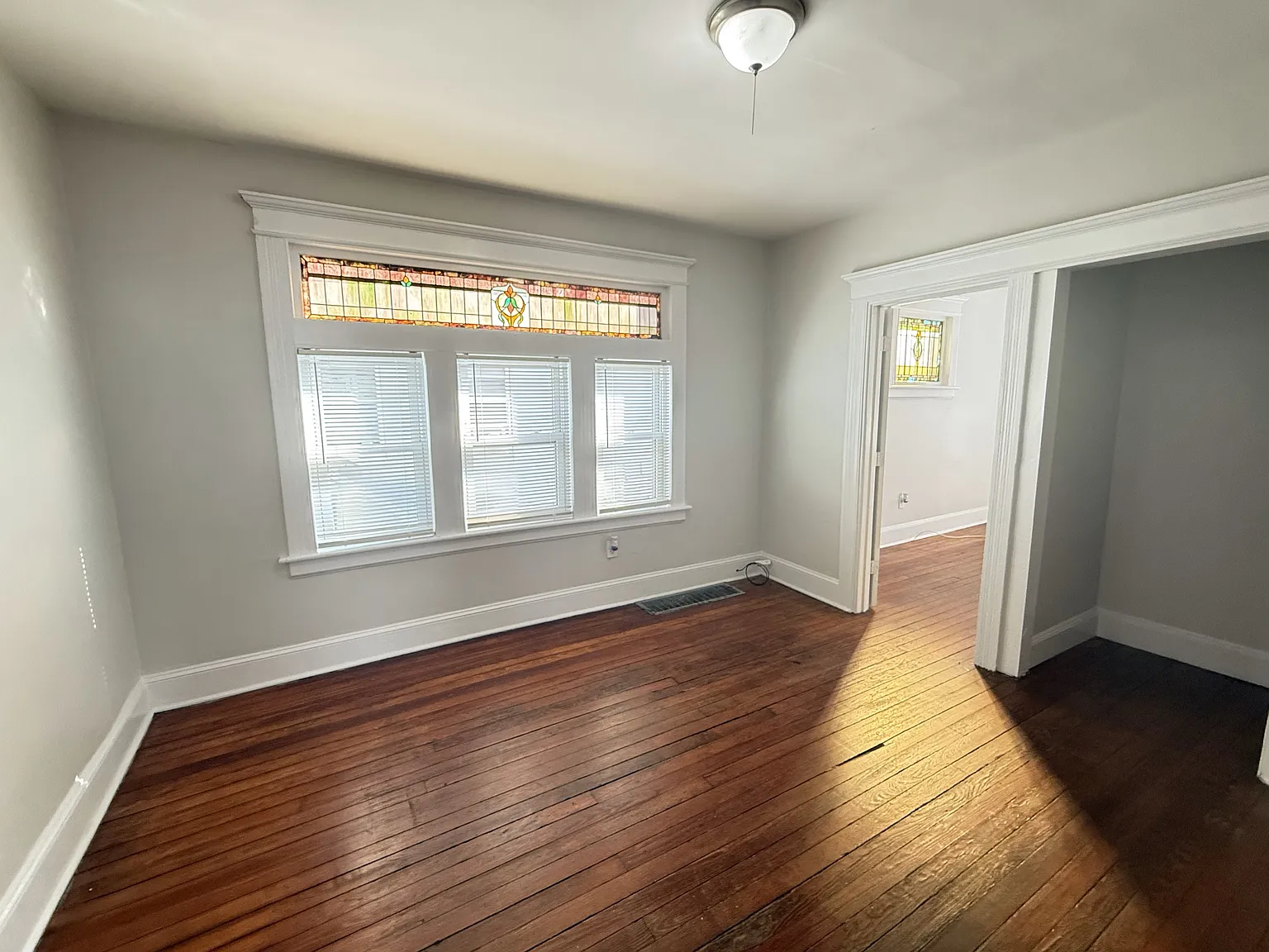3 bed, 1000 sqft, $1,925 — Photo 3