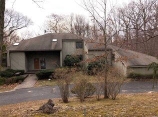7 Oakwood Dr W, Lloyd Harbor, NY 11743