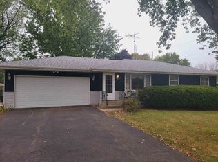 1717 Nelson Dr, Machesney Park, IL 61115