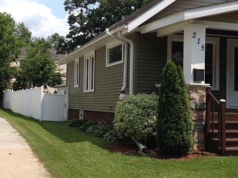4th image of 215 N Hine Ave