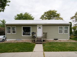 1915 Olive St, Cedar Falls, IA 50613