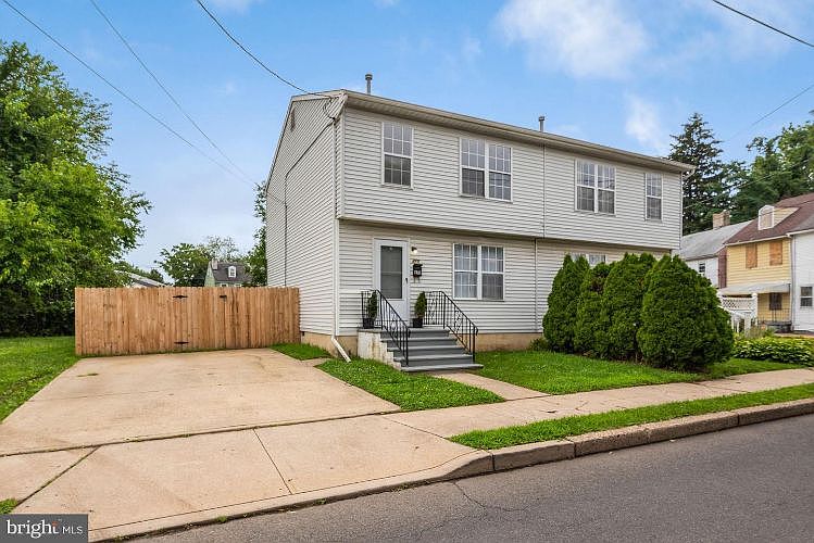1st image of 470 Saint Mary St