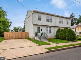 470 Saint Mary St, Burlington, NJ 08016