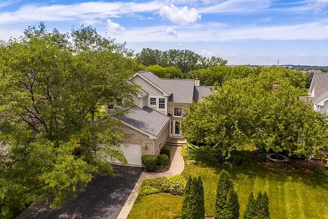 594 Golfers Ln photo 1