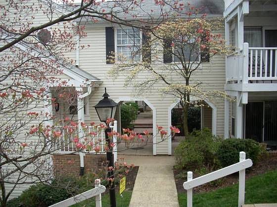 1st image of 2919G S Woodley St #1