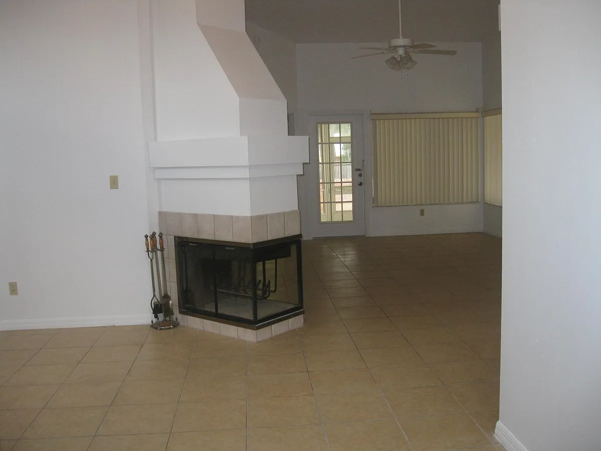 Building Photo - 696 Barrington Cir