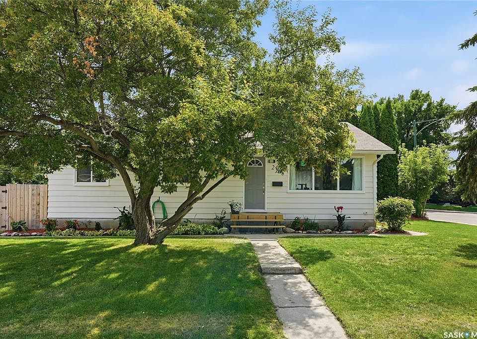 1st image of 2401 Dufferin AVENUE