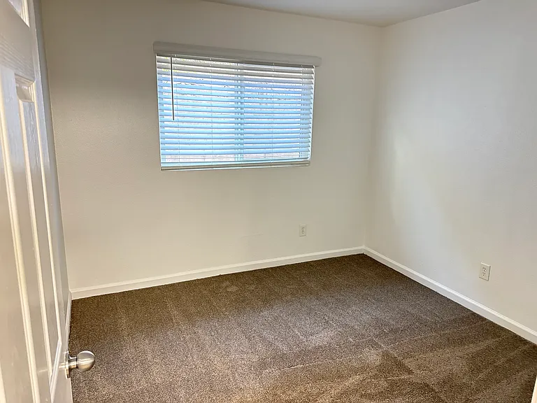 B Street Apartments — Photo 7