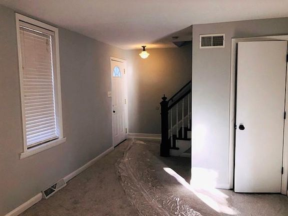 5th image of 215 Lincolnway W