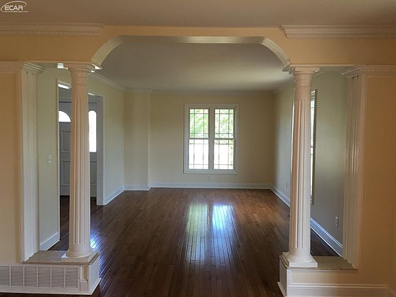 3rd image of 5298 Wyndemere Sq