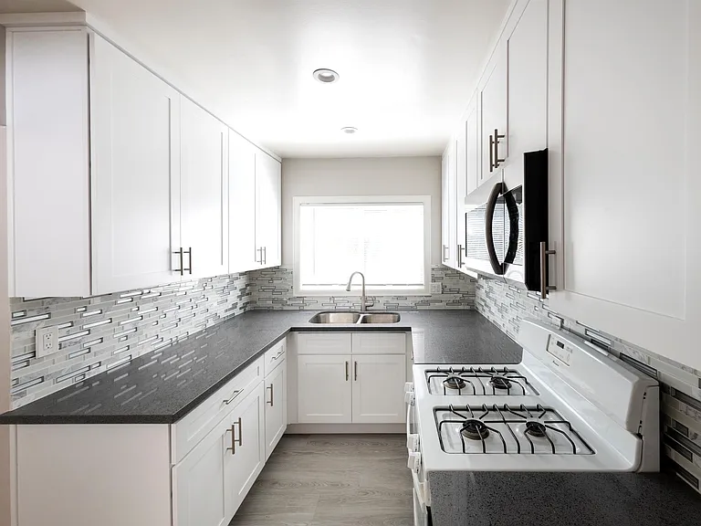 74 Park Ave #A — Photo 1