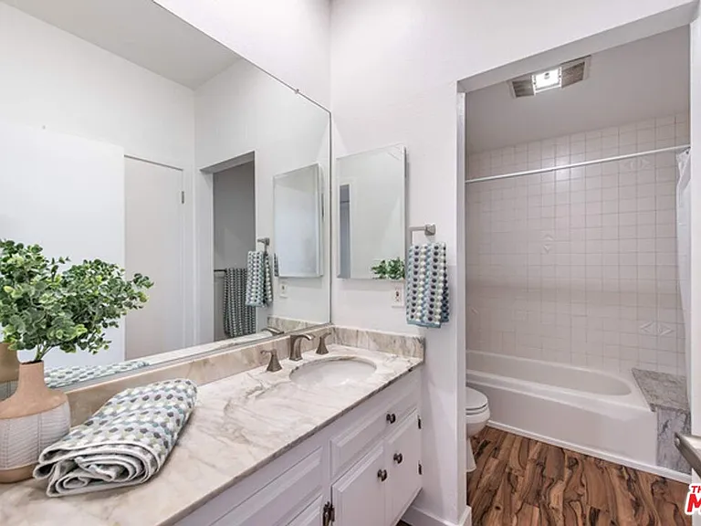 5139 Balboa Blvd #203 — Photo 17