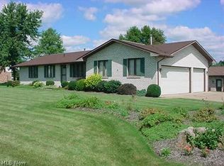 3917 Glenoak Dr NE, Louisville, OH 44641