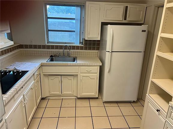 3rd image of 211 N 66th Ave
