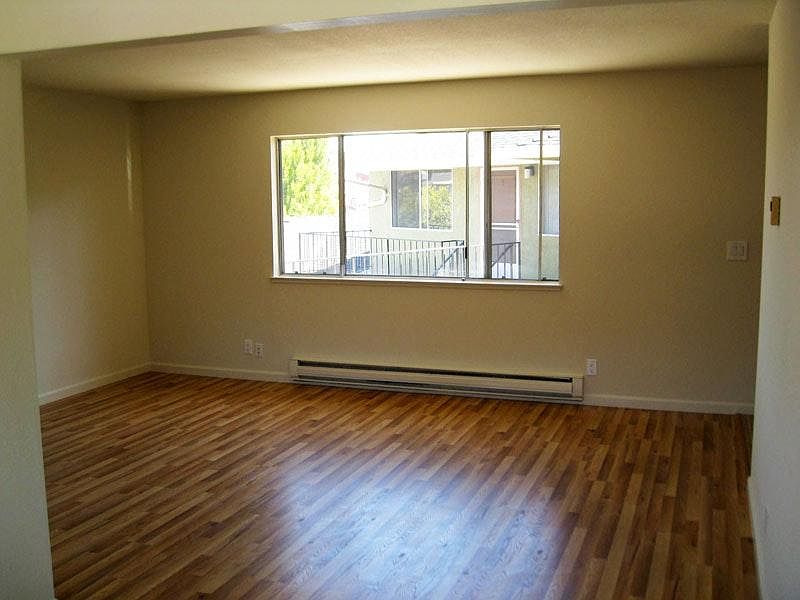 1st image of 619 Bolton Ct