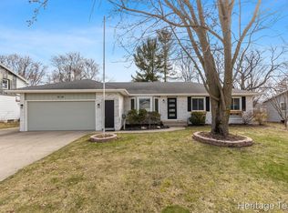 8116 Birchwood Ave, Jenison, MI 49428