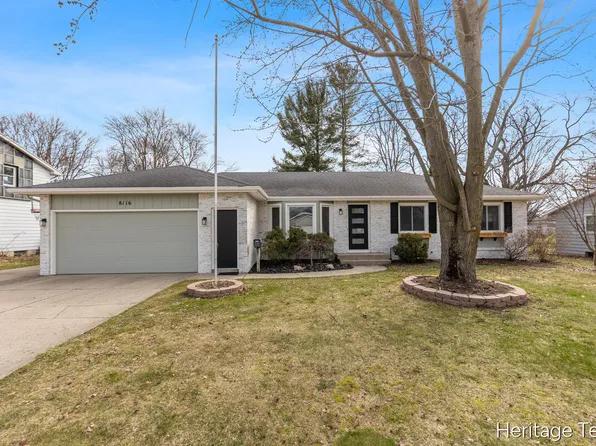 8116 Birchwood Ave, Jenison, MI 49428