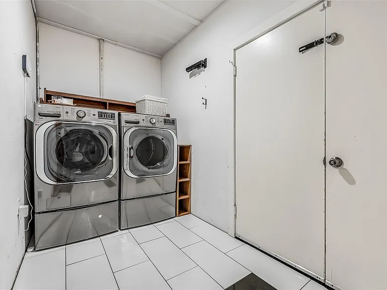 1618 Waterston Ave — Photo 35