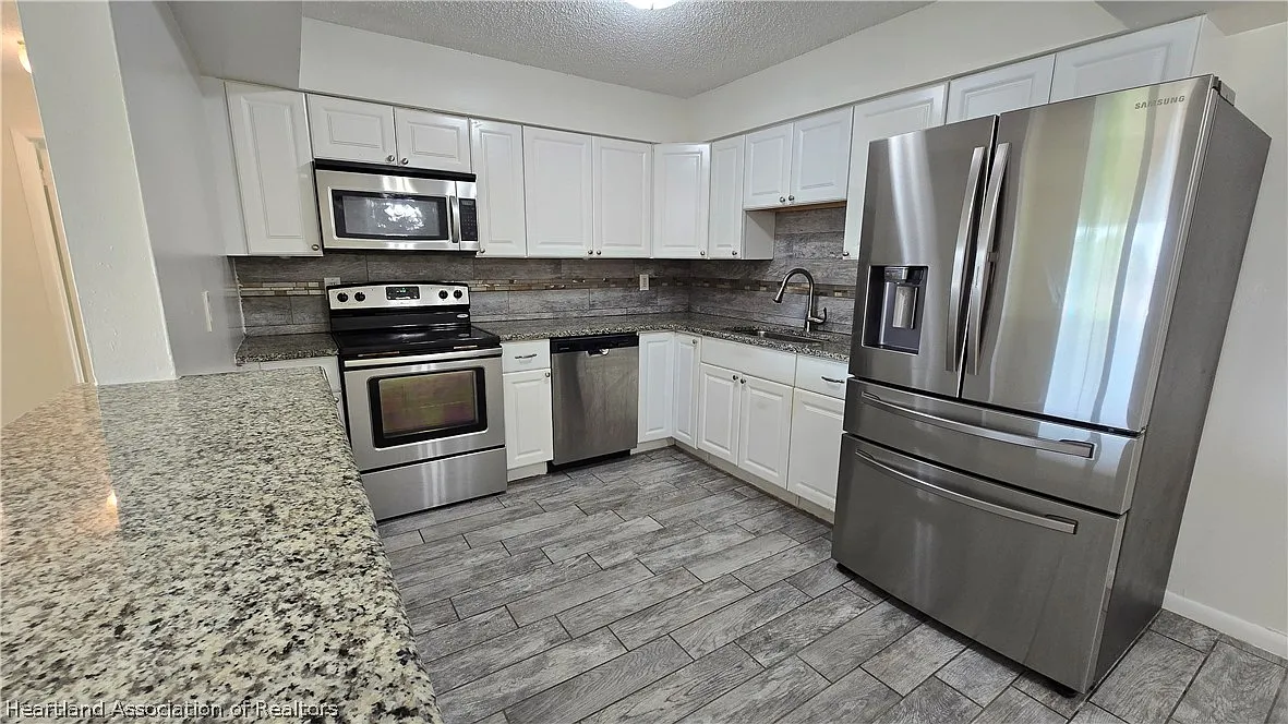 3 bed, 2.0 bath, 1163 sqft, $1,500 — Photo 4