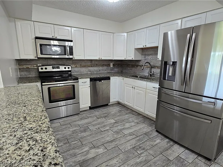 1552 Cedarbrook St — Photo 4
